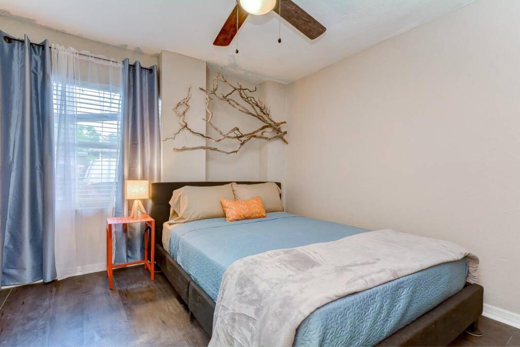 Driftwood Castle Urban Oasis With Firepit Near Convention Center And Amalie Arena, Room For 6 Tampa Exterior foto